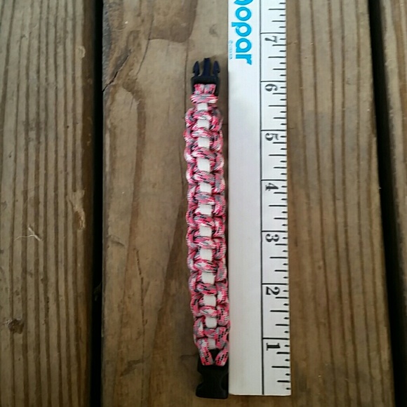 GIRLS Aromatherapy Tactical 550 Paracord Bracelet - Picture 4 of 5